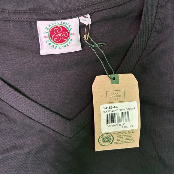 NWT Irish Celtic Motif 100% Cotton V-neck Women’s T-shirt. Color Black. Size XL. - Picture 4 of 8